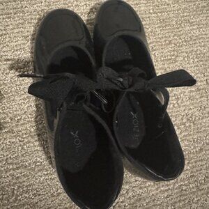 Barely used tap shoes for women/teens